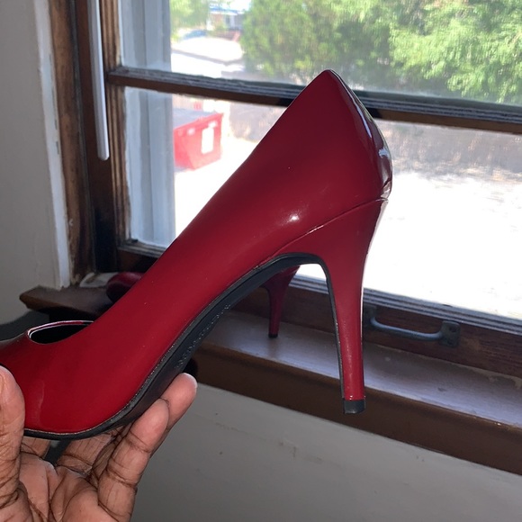 Kenneth Cole Reaction "Socially" SZ 7.5M Pumps - Picture 9 of 13